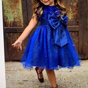 AiMeng Baby blue holiday dress fits size 3-5 years